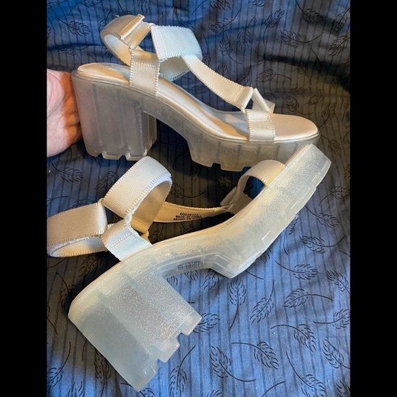 Forever 21 chunky clear Velcro sandals 8 - Picture 7 of 8